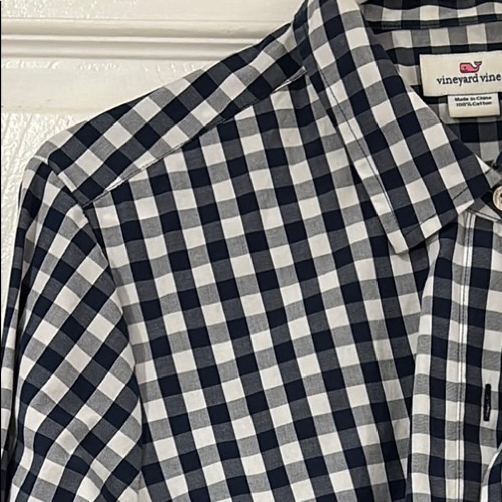 Vineyard Vines White and Blue Button Down Shirt
